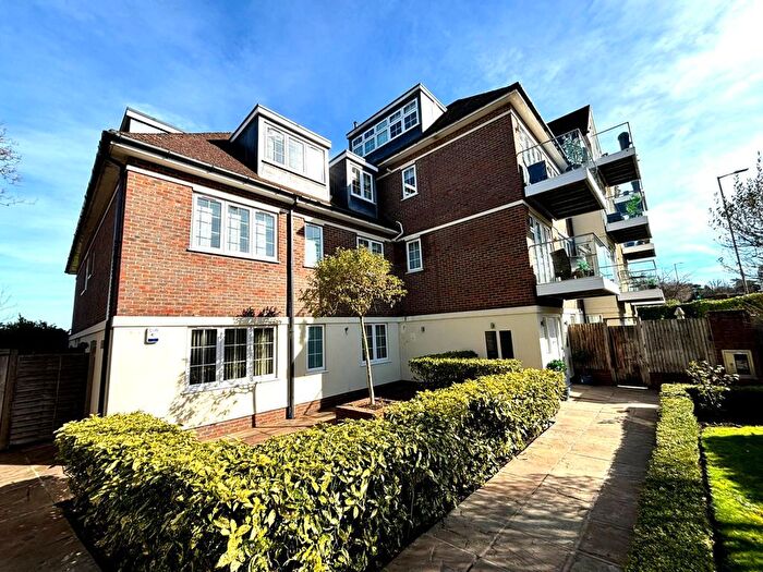2 Bedroom Flat For Sale In Bushey Gate, Sparrows Herne, Bushey Heath, Hertfordshire, WD23