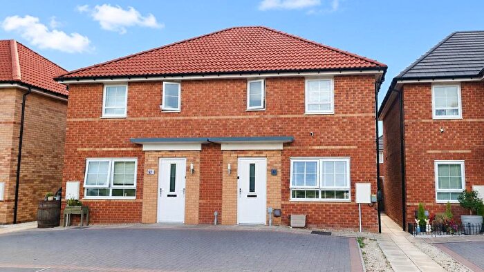 3 Bedroom Semi-Detached House For Sale In Collier Close, New Rossington, Doncaster, DN11