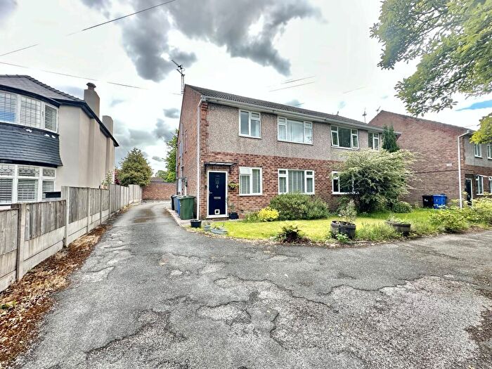2 Bedroom Maisonette For Sale In Clarendon Road, Sale, Trafford, M33