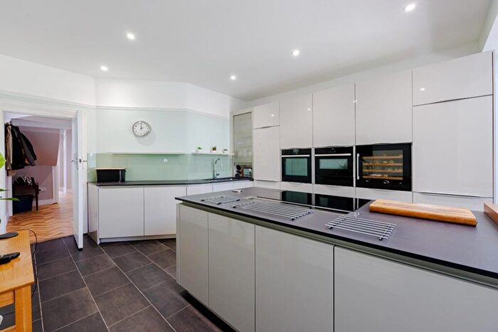5 Bedroom Detached House For Sale In Leigh Cliff Road, Leigh-On-Sea, SS9
