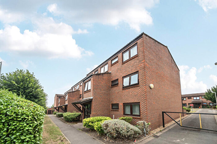 1 Bedroom Apartment For Sale In Churchfields, London, E18