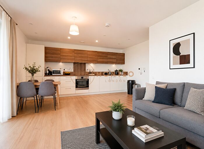 3 Bedroom Flat For Sale In Jefferson Plaza, London, E3