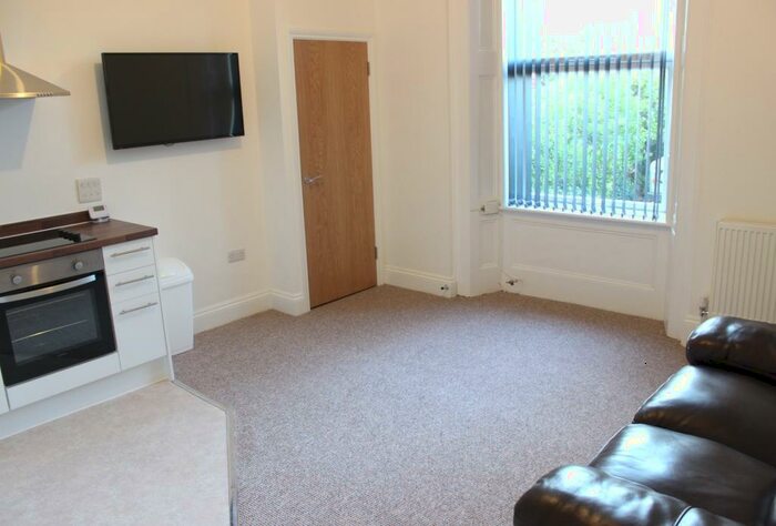 2 Bedroom Property To Rent In North Road East, Flat Flat, PL4