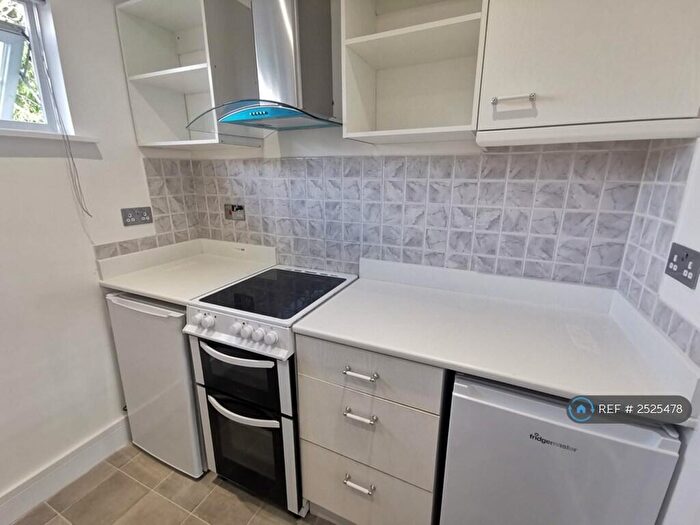 2 Bedroom Flat To Rent In Jameston, Bracknell, RG12