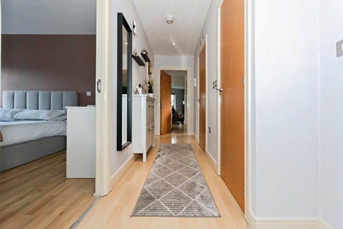 2 Bedroom Flat For Sale In Dickens Heath Road, Shirley, Solihull, B90