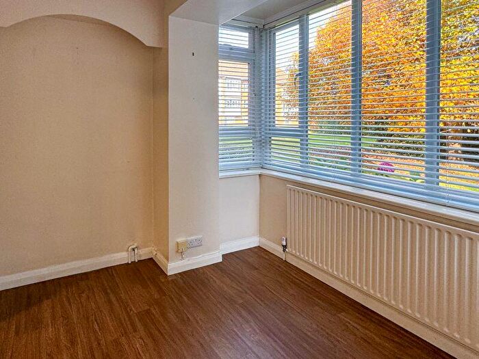 2 Bedroom Flat For Sale In Limmer Lane, Felpham Village, PO22