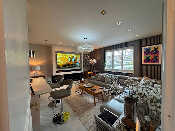 2 Bedroom Flat For Sale In Carlisle Road, Romford, RM1