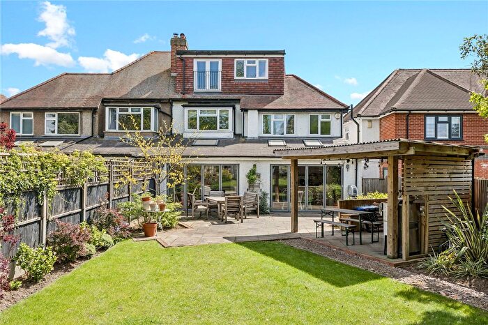 4 Bedroom Semi Detached House For Sale In Mount View, Rickmansworth, Hertfordshire, WD3