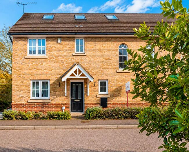 5 Bedroom Semi-Detached House To Rent In Lavender Crescent, St Albans, Herts, AL3