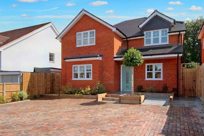 4 Bedroom Detached House To Rent In Park Avenue, Old Basing, RG24