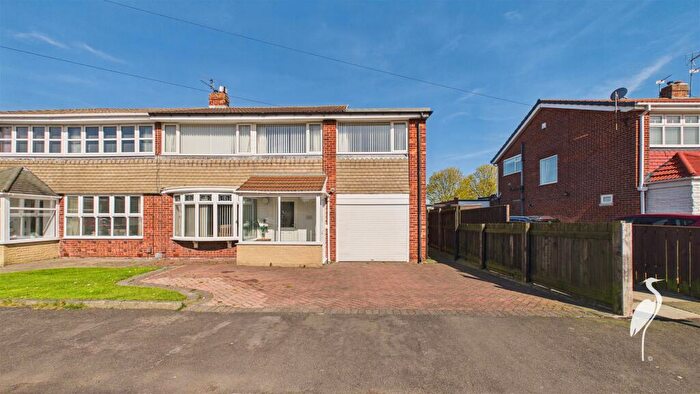 4 Bedroom Semi Detached House For Sale In Sevenoaks Drive, Hastings Hill, Sunderland, SR4