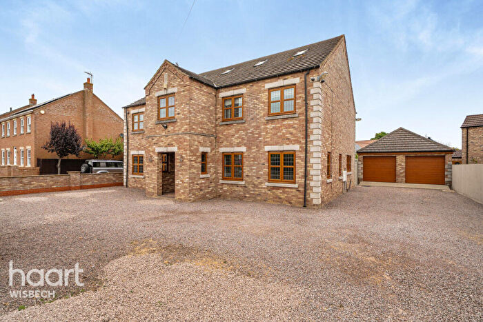 7 Bedroom Detached House For Sale In Hollycroft Road, Emneth, PE14