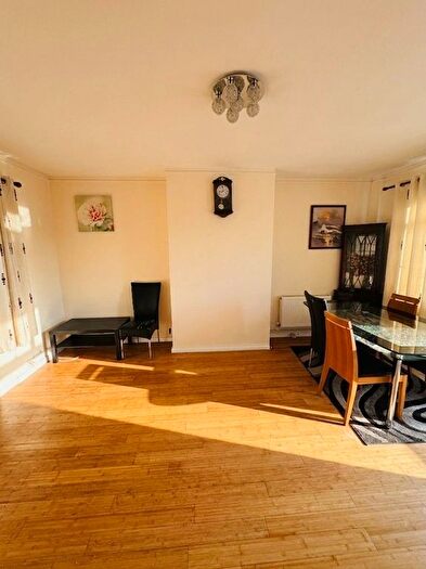 3 Bedroom Flat To Rent In Clare Road, Staines-Upon-Thames, TW19