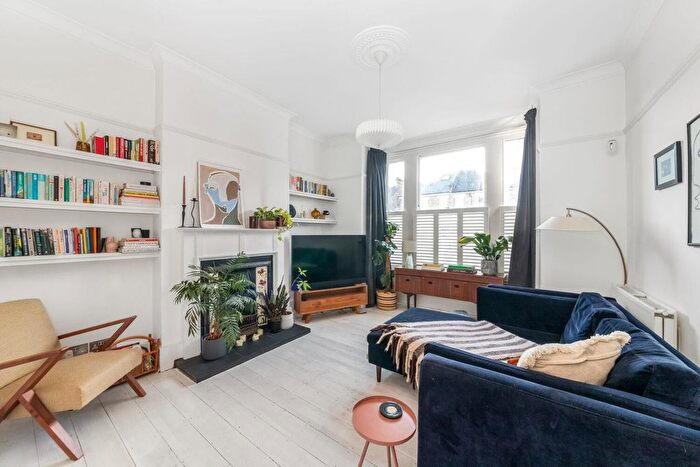 2 Bedroom Flat For Sale In Wolfington Road, West Norwood, London, SE27