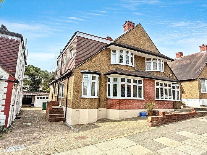 3 Bedroom Semi Detached House For Sale In Vale Drive, Barnet, Hertfordshire, EN5