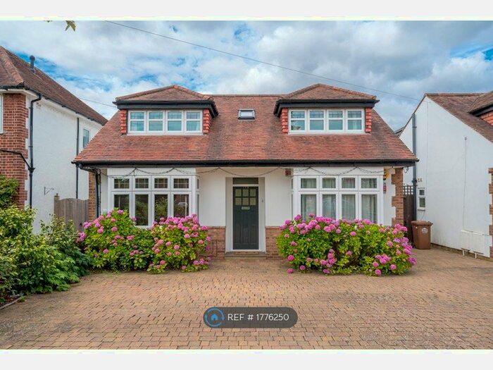 5 Bedroom Detached House To Rent In Staines Road, Staines-Upon-Thames, TW18