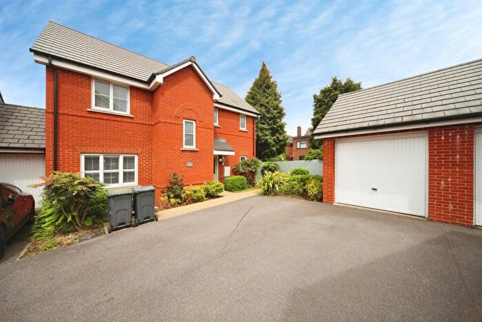 4 Bedroom Detached House For Sale In Laurel Close, Luton, LU4