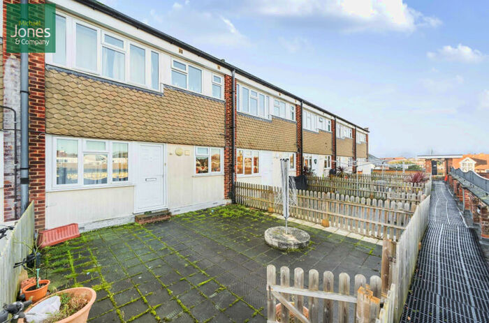 3 Bedroom Maisonette To Rent In Churchill Parade, The Street, Rustington, Littlehampton, West Sussex, BN16