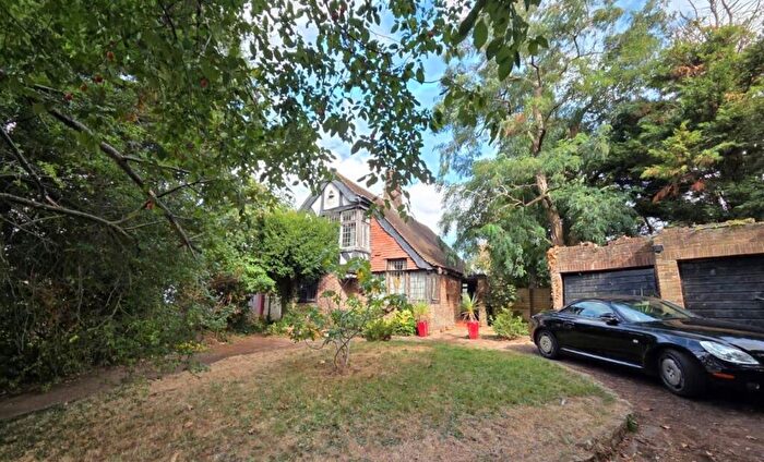 3 Bedroom Detached House For Sale In - Buck Lane, London, NW9