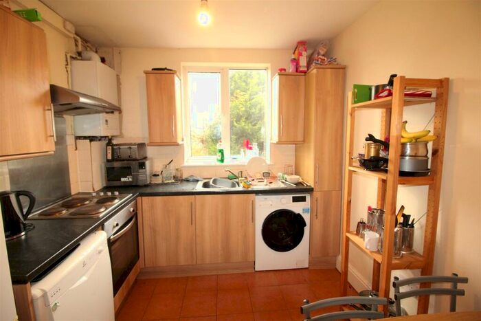 5 Bedroom Semi-Detached House To Rent In ** £pppw Excluding Bills ** Rolleston Drive, Lenton, - Uon, NG7