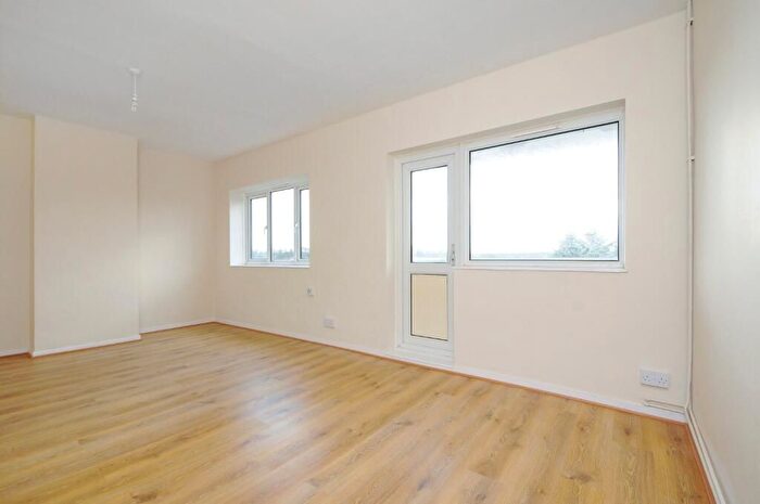 3 Bedroom Flat To Rent In Whitefoot Lane, Bromley, BR1