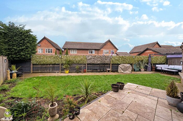 3 Bedroom End Terrace House For Sale In Stratfield Avenue, Tadley, Hampshire, RG26