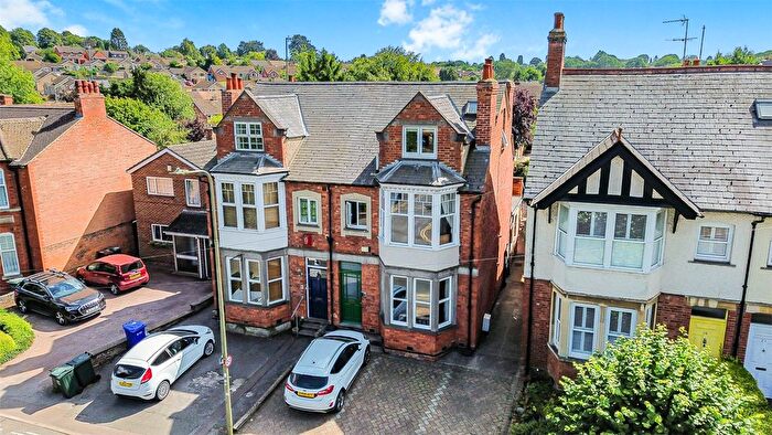 5 Bedroom Semi-Detached House For Sale In Broughton Road, Banbury, Oxfordshire, OX16