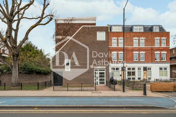 2 Bedroom Apartment To Rent In Cable Street, Limehouse Shadwell, London, E1W