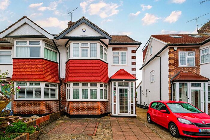 4 Bedroom Semi Detached House For Sale In Deynecourt Gardens, Wanstead, E11