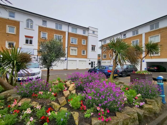 2 Bedroom Flat To Rent In The Strand, Brighton, BN2