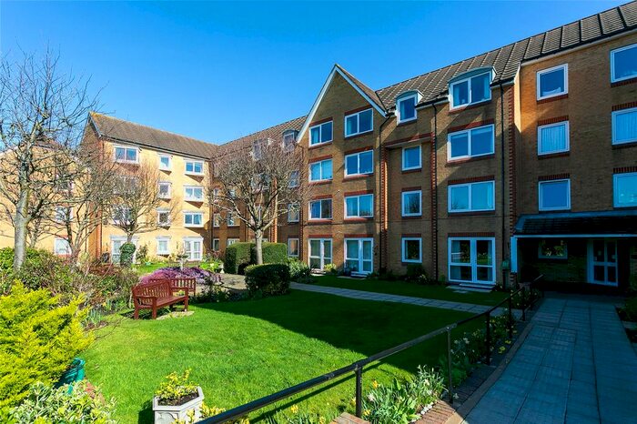 1 Bedroom Flat To Rent In Cassio Road, Watford, Hertfordshire, WD18