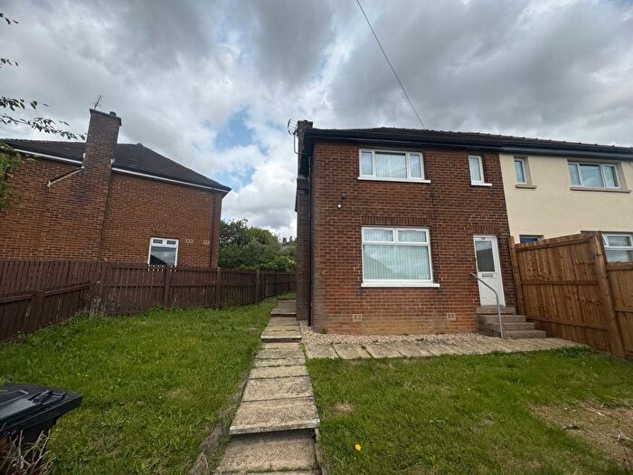 3 Bedroom Semi-Detached House To Rent In Bradford, BD6
