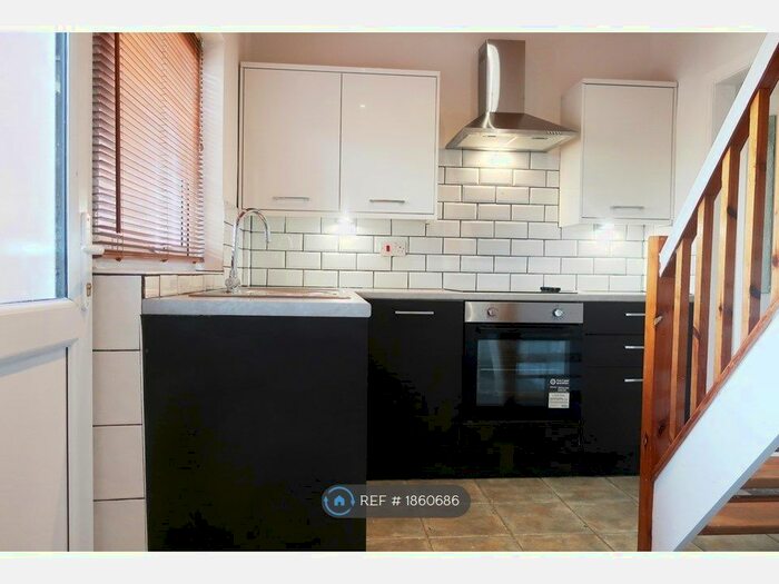 2 Bedroom Terraced House To Rent In Wigan Road, Westhoughton, Bolton, BL5