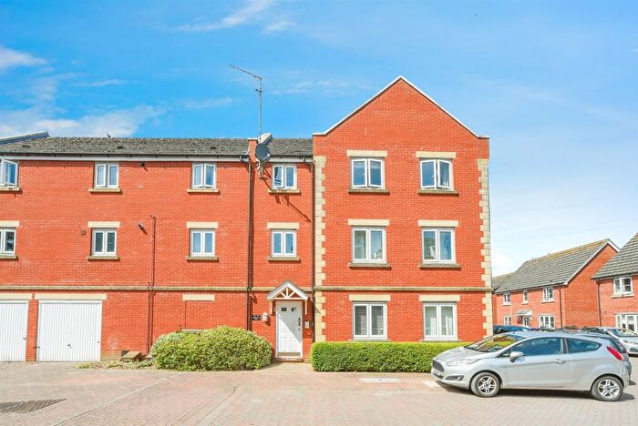 2 Bedroom Flat For Sale In White Horse Way, Devizes, SN10