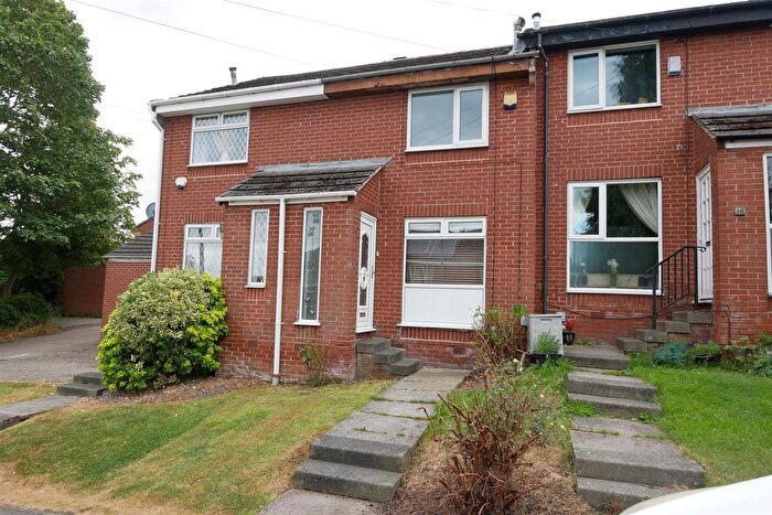 2 Bedroom Town House For Sale In Forest Bank, Gildersome, LS27