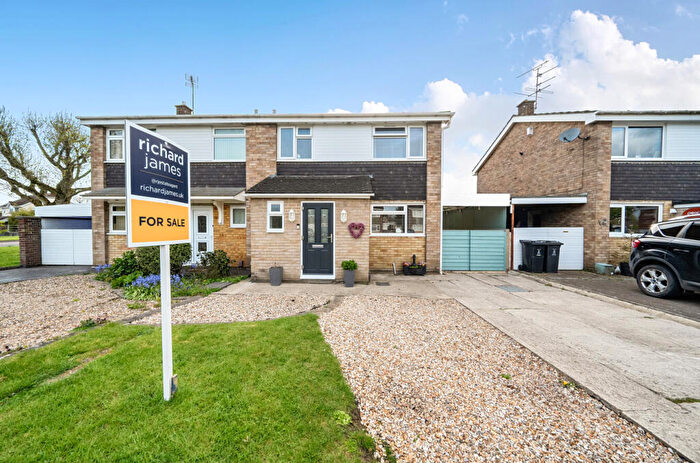 3 Bedroom Semi Detached House For Sale In Pinnegar Way, Swindon, SN3