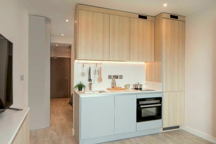 Studio To Rent In College Road, East Croydon, London, CR0