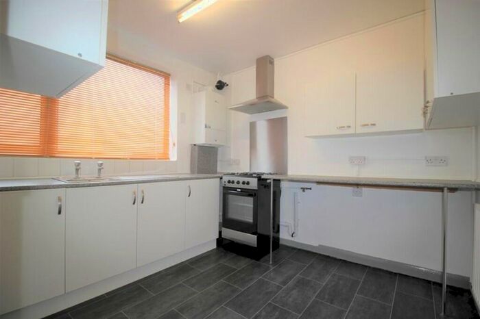 3 Bedroom Flat To Rent In Monksway, Clifton, NG11