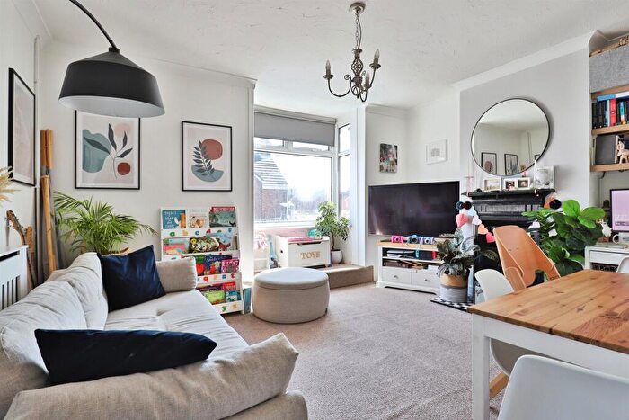 2 Bedroom Maisonette For Sale In Canford Road, Heckford Park, Poole, BH15