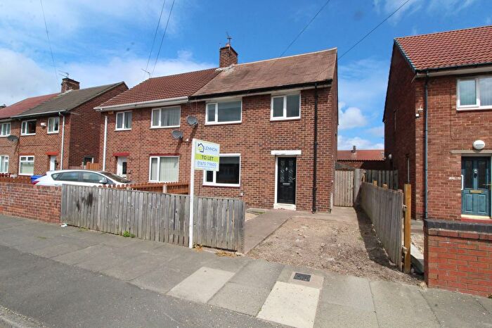 3 Bedroom Semi-Detached House To Rent In Dene View Drive, Blyth, NE24