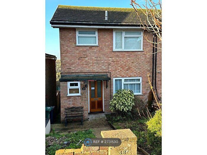 3 Bedroom Semi-Detached House To Rent In Batemans Road, Brighton, BN2