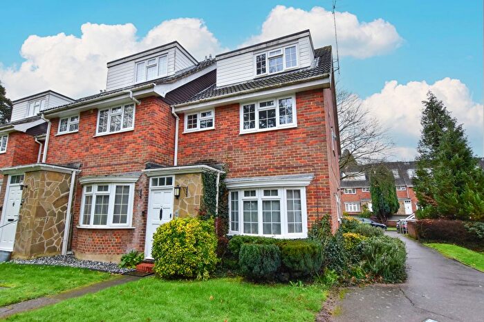 2 Bedroom Maisonette For Sale In Fairlawns, Langley Road, WD17