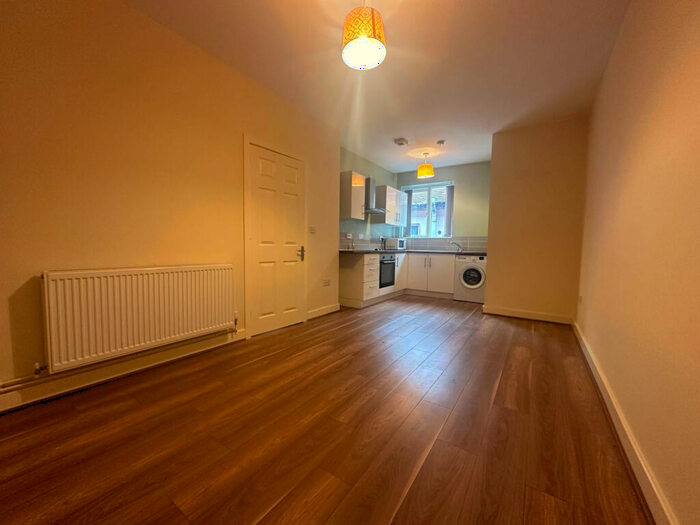 1 Bedroom Flat To Rent In Flat, High Street, Bromsgrove, Worcestershire, B61