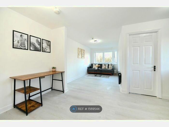 1 Bedroom Flat To Rent In Priory Court, Kingston Upon Thames, KT1