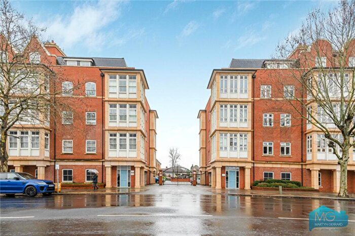 3 Bedroom Apartment To Rent In High Road, North Finchley, London, N12