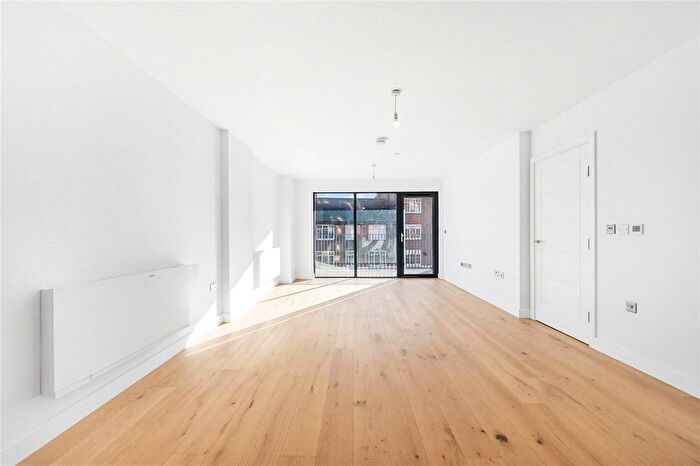 2 Bedroom Flat To Rent In Wilcox Road, London, SW8