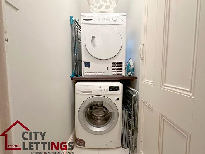 6 Bedroom End Of Terrace House To Rent In Douglas Road, Lenton, NG7