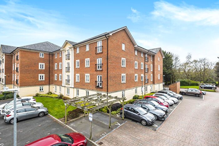 2 Bedroom Flat For Sale In Brunel Crescent, Swindon, SN2