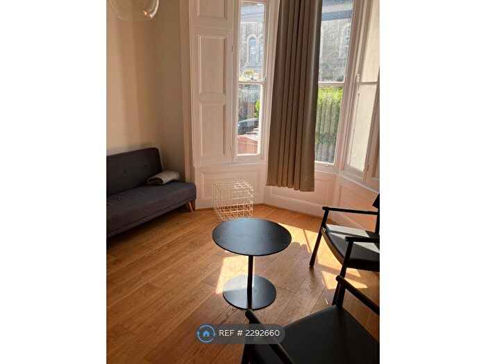 1 Bedroom Flat To Rent In Dunlace Road, London, E5