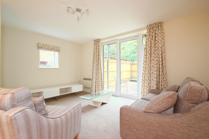 1 Bedroom Flat To Rent In Meadow Court, Oxford, OX2